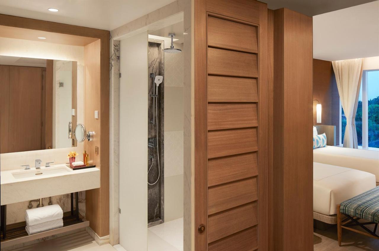 Taj Cidade De Goa Horizon, Goa Panaji Exterior photo A bathroom in a hotel room