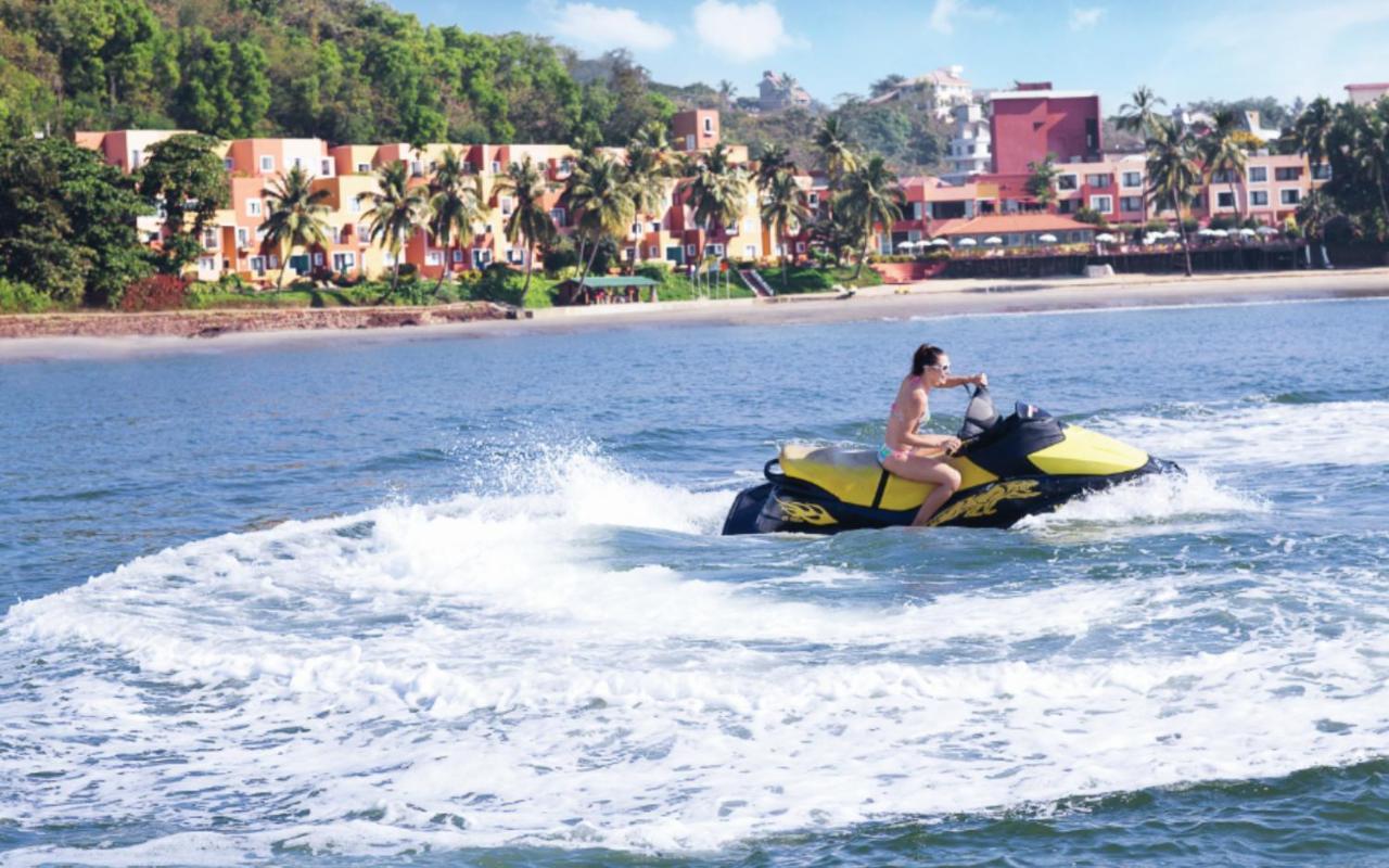 Taj Cidade De Goa Horizon, Goa Panaji Exterior photo Jet skiing in Goa